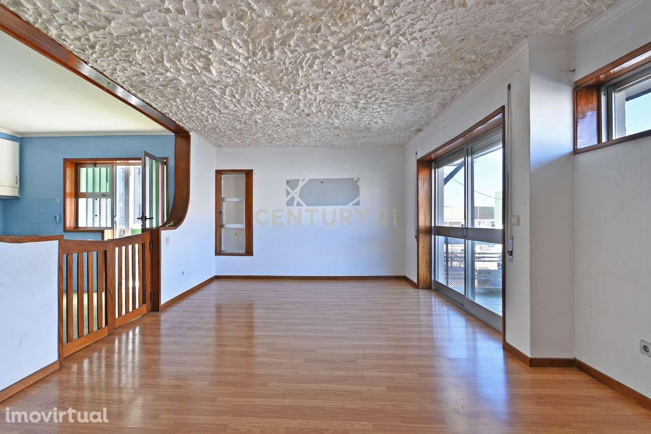 Moradia composta por Habitação, comercio e serviços - Grande imagem: 3/21