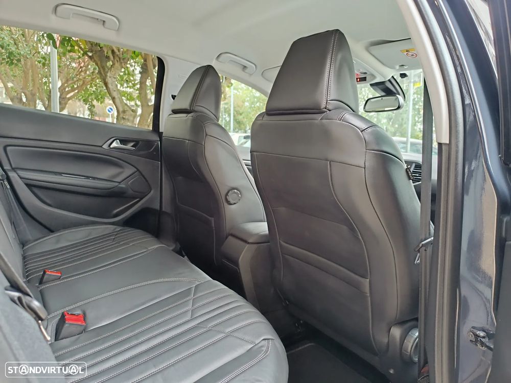 Peugeot 308 PureTech 130 EAT8 Allure - 29