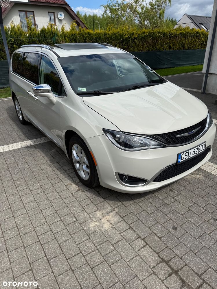 Chrysler Pacifica - 2