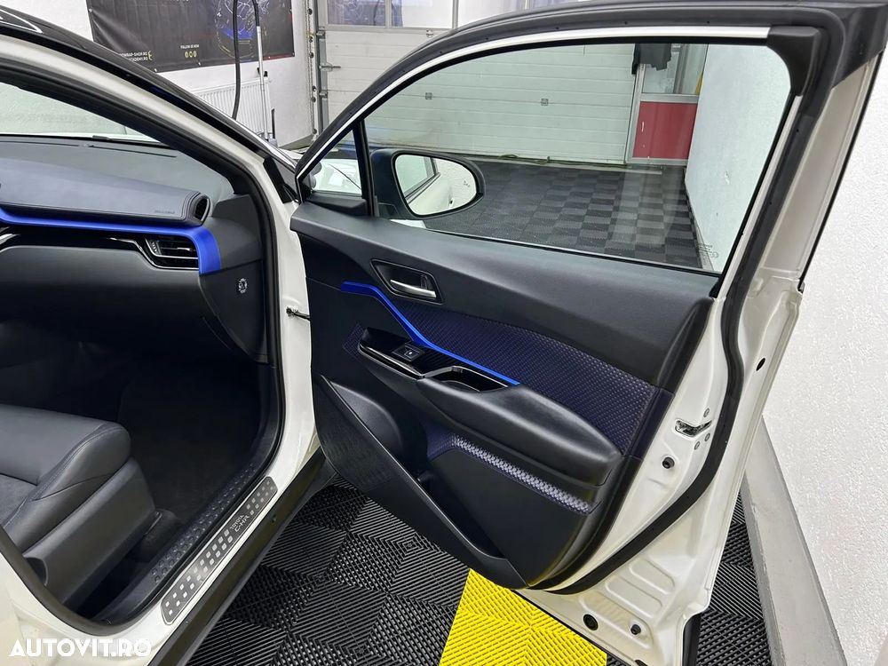 Toyota C-HR Hybrid Style Selection - 35