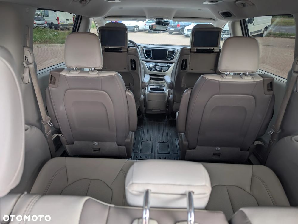 Chrysler Pacifica - 19