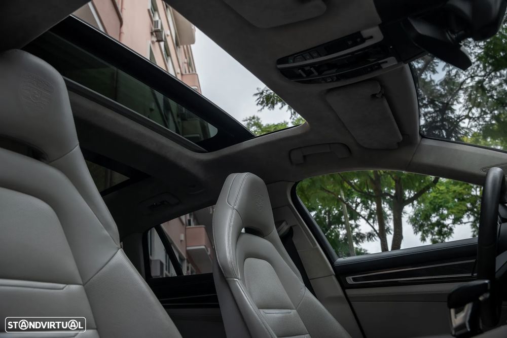 Porsche Panamera Sport Turismo Turbo S E-Hybrid - 38