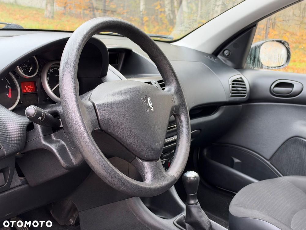 Peugeot 206 2009 photo 5