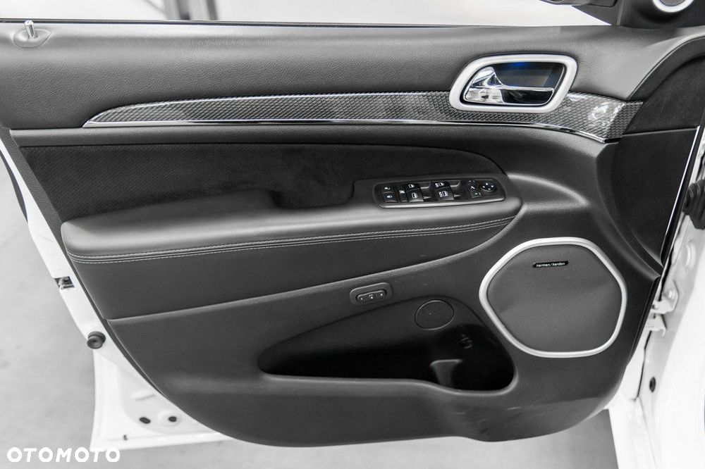 Jeep Grand Cherokee - 30