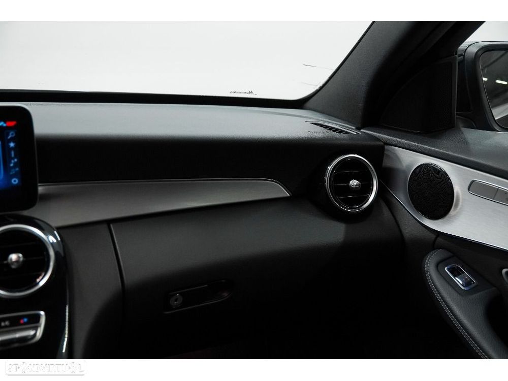 Mercedes-Benz C 300 - 32