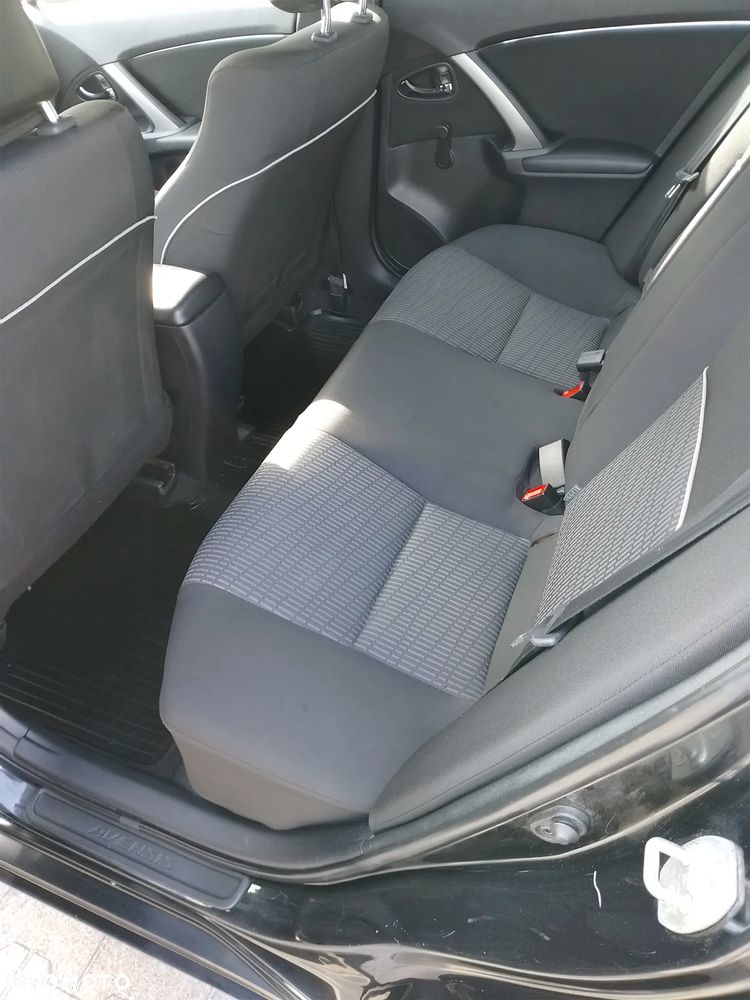 Toyota Avensis 1.6 Premium - 10