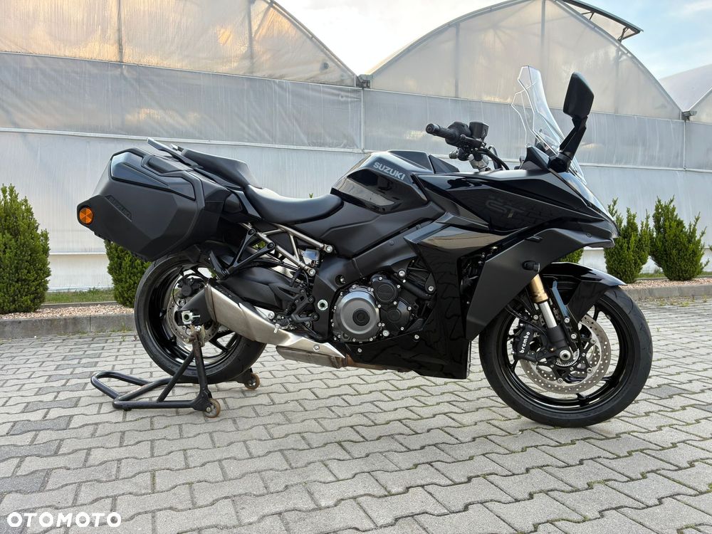 Suzuki GSX - 13