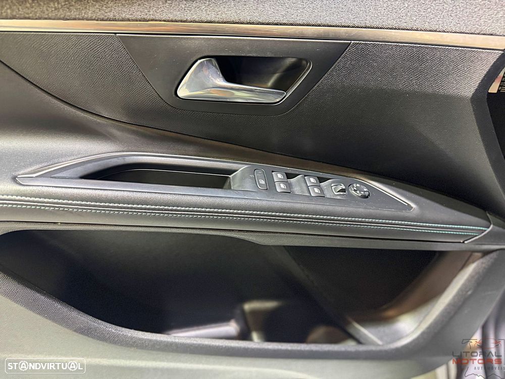 Peugeot 5008 1.2 PureTech Allure Pack EAT8 - 18
