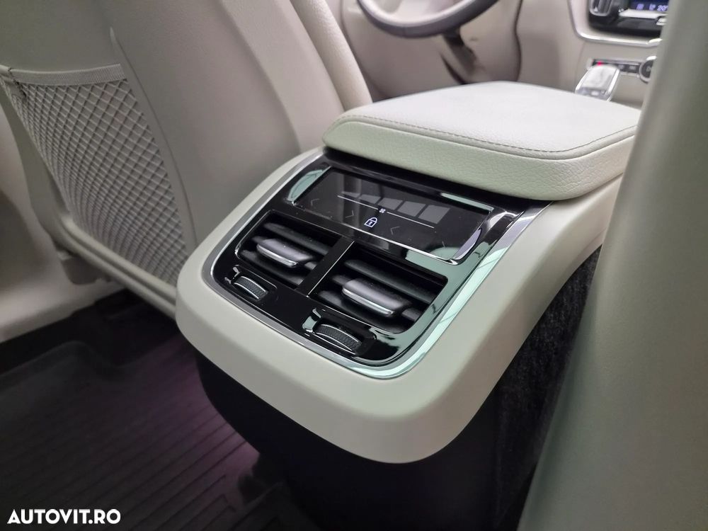 Volvo XC 60 B4 MHEV AT8 AWD Inscription - 14