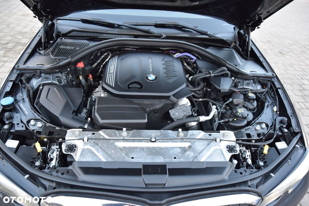 BMW Seria 3 318d Edition M Sport Shadow - 33