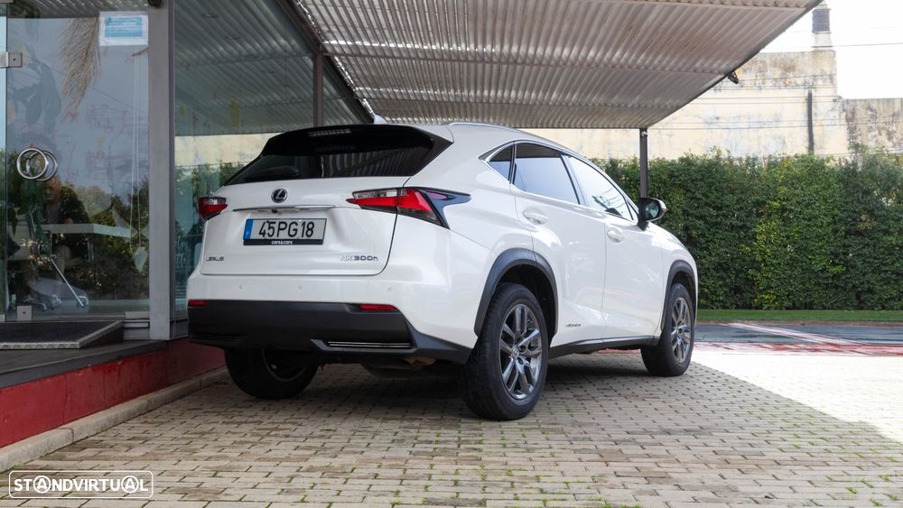 Lexus NX 300h Executive - 4