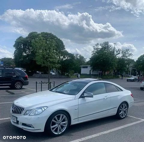 Mercedes-Benz Klasa E 200 CGI Coupe BlueEFFICIENCY Elegance - 9