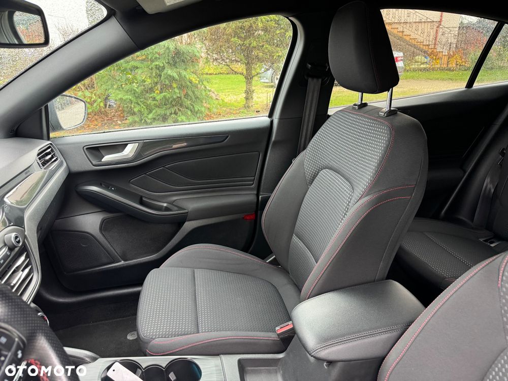 Ford Focus 1.5 EcoBlue Start-Stopp-System ST-LINE STYLE - 11