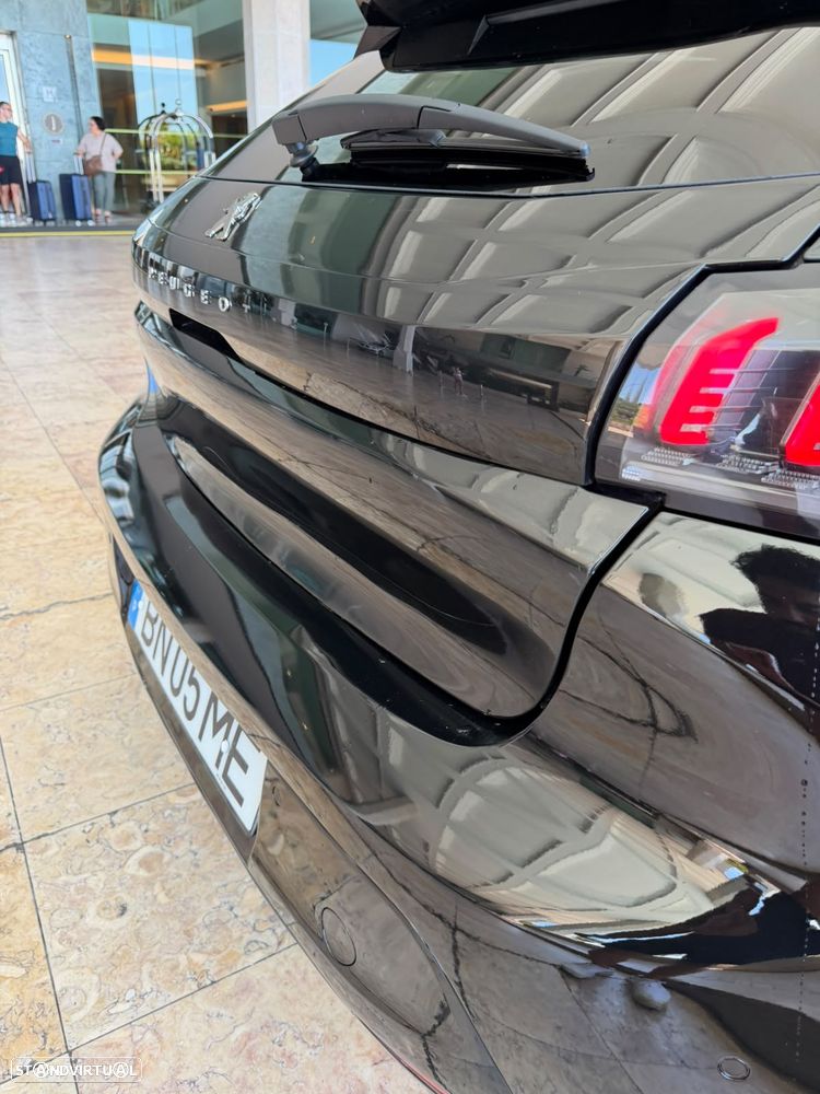 Peugeot e-208 GT - 28