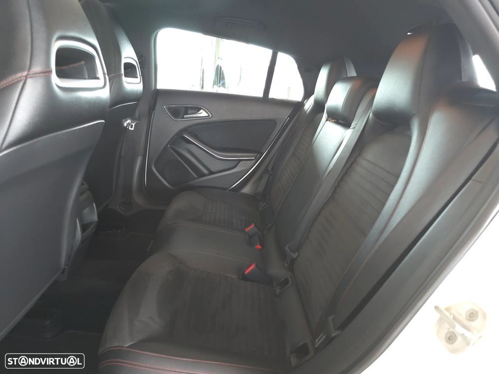 Mercedes-Benz CLA 220 d Shooting Brake AMG Line Aut. — fotografia 18