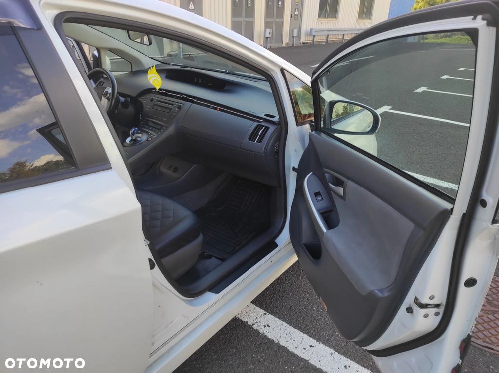 Toyota Prius - 10