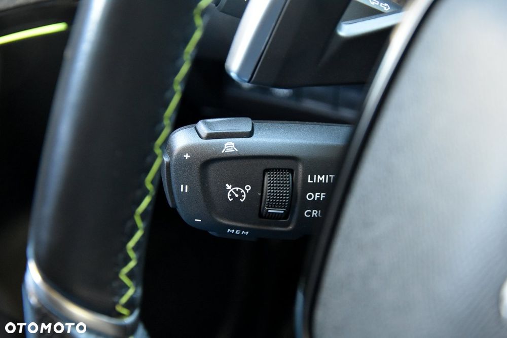 Peugeot 2008 PureTech 130 EAT8 GT - 25