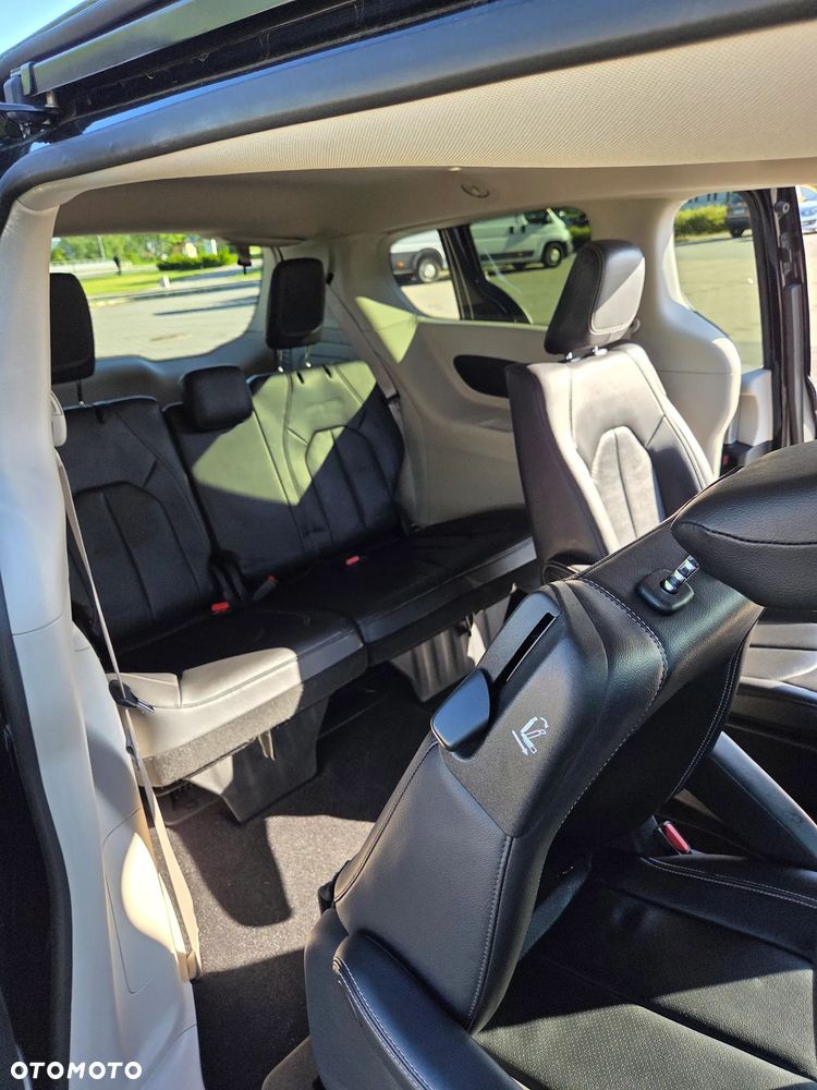 Chrysler Pacifica - 10