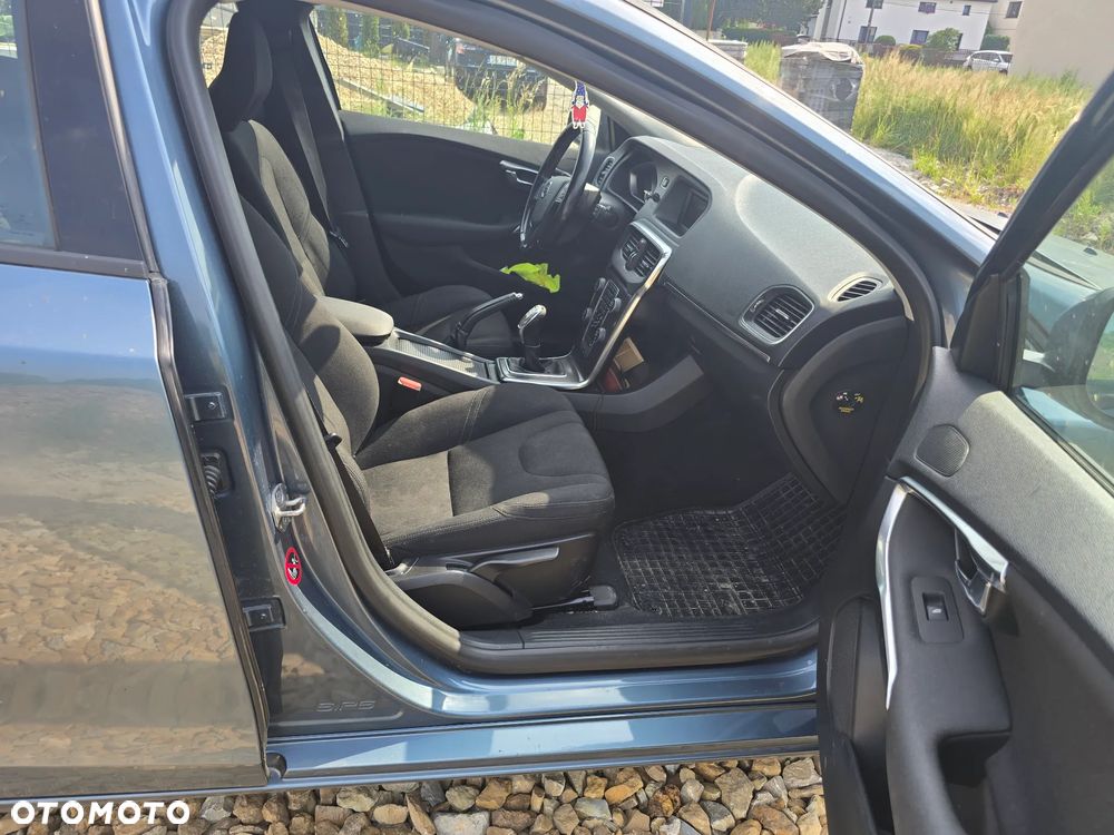 Volvo V40 D2 - 10