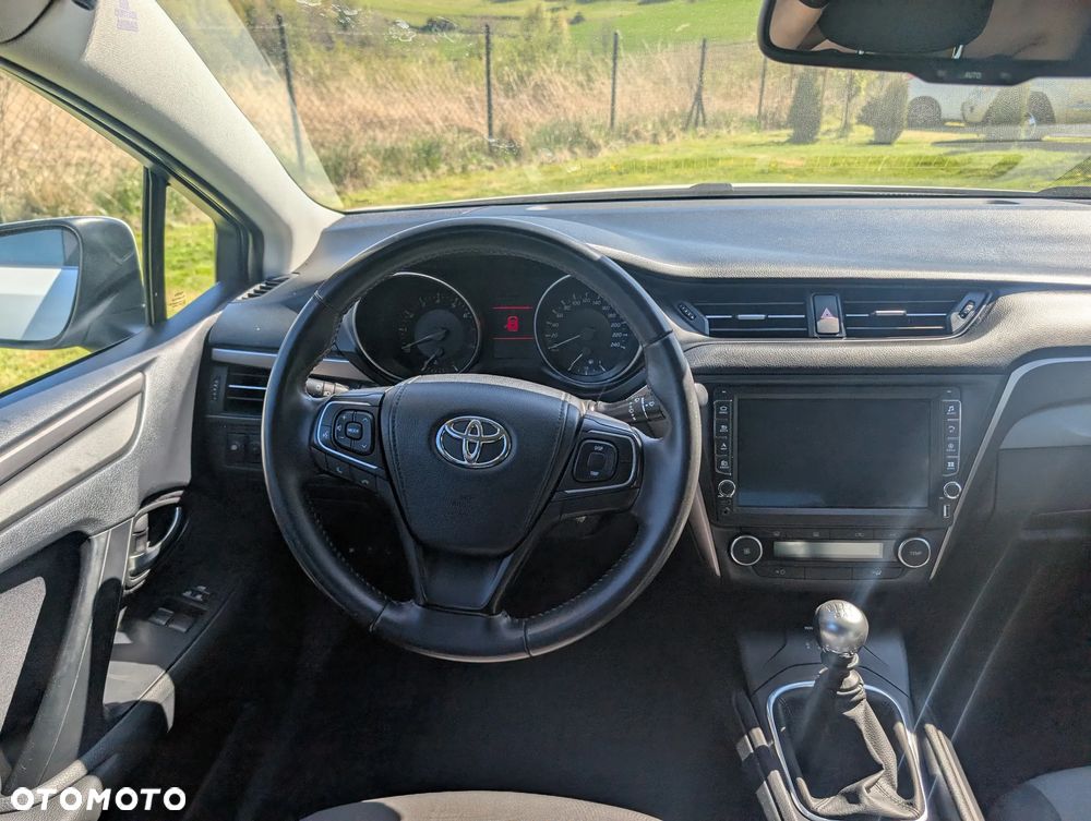 Toyota Avensis 1.8 Premium - 19