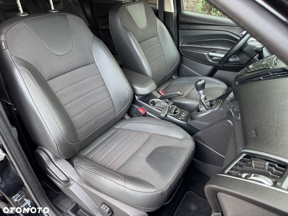 Ford Kuga 2.0 TDCi 4x4 Titanium - 28