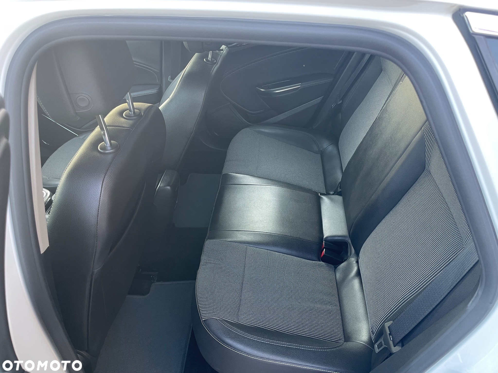 Opel Astra IV 1.4 T Cosmo - 12