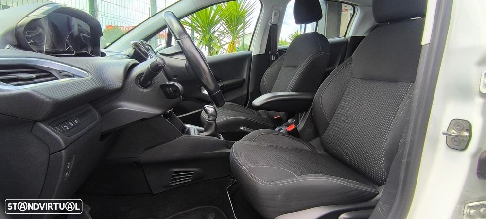 Peugeot 208 1.2 PureTech Allure - 12