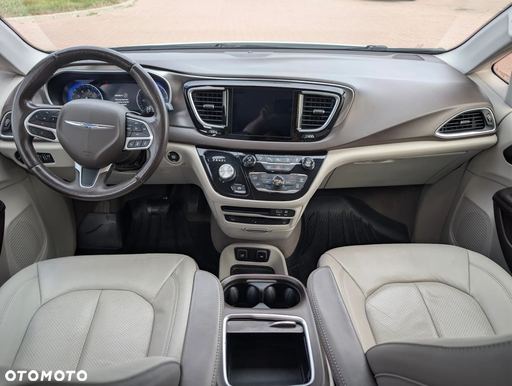 Chrysler Pacifica - 22