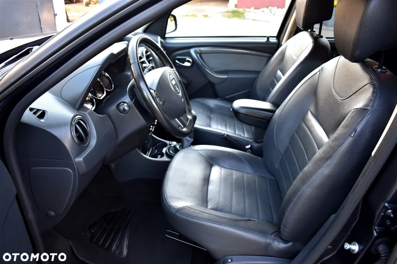 Dacia Duster 1.6 SCe Laureate S&S - 11