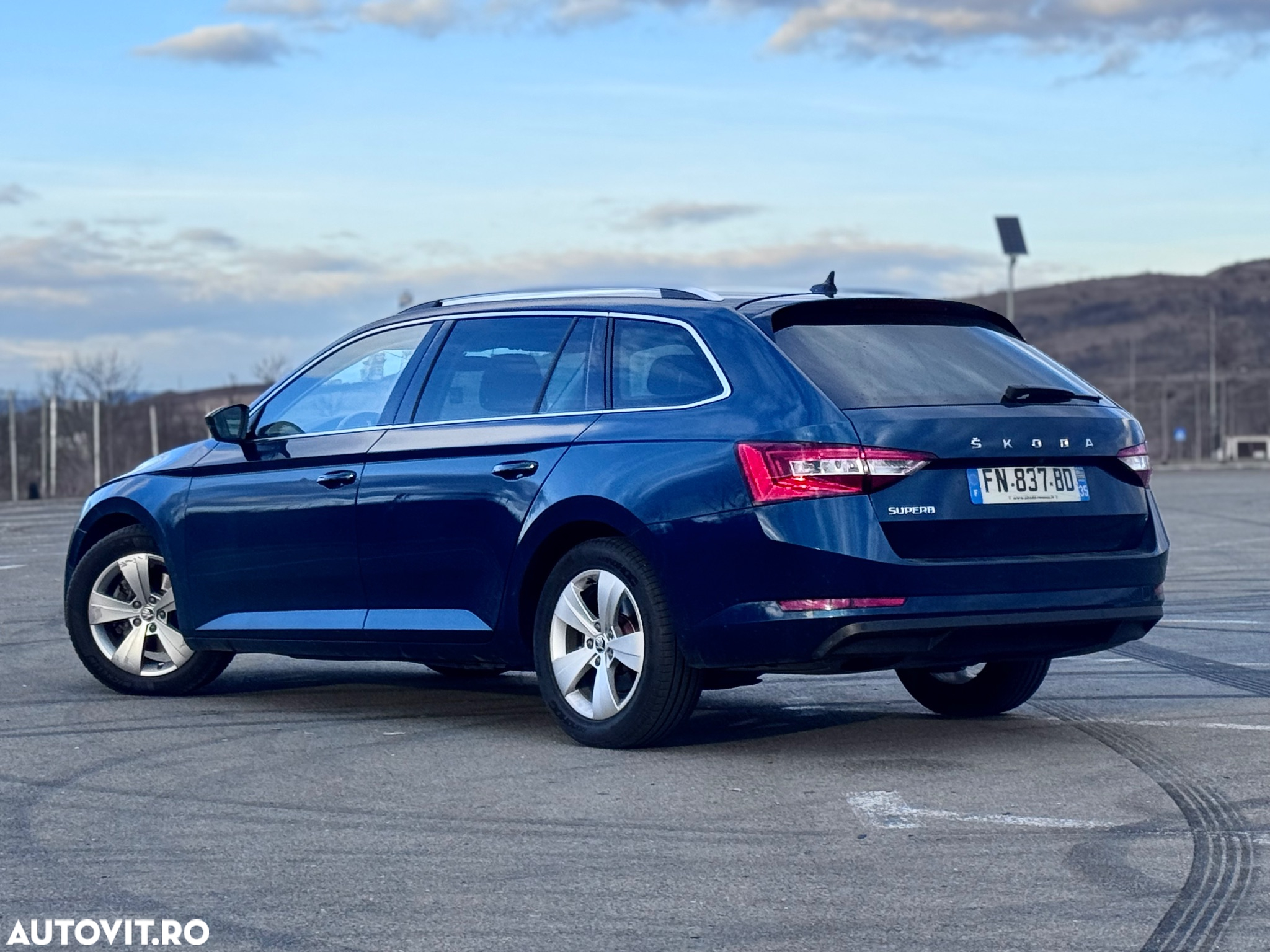 Skoda Superb Combi 2.0 TDI 150 CP DSG Essence - 8