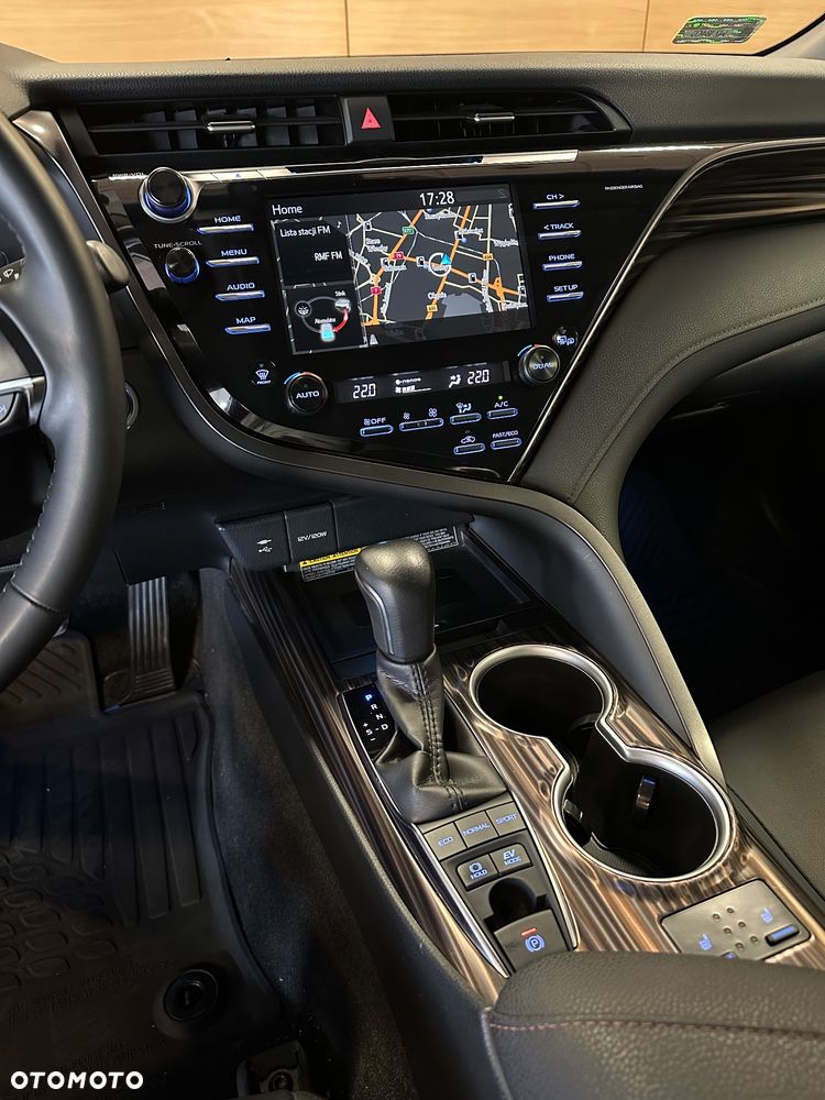 Toyota Camry 2.5 Hybrid Executive CVT - 19