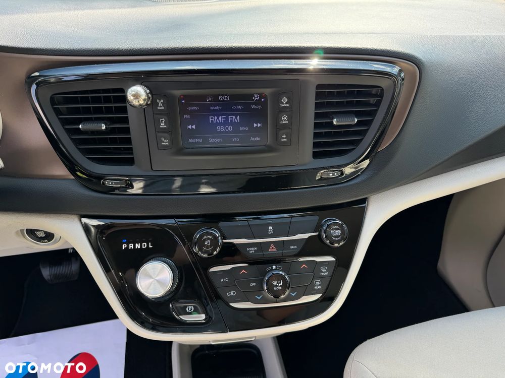 Chrysler Pacifica - 41