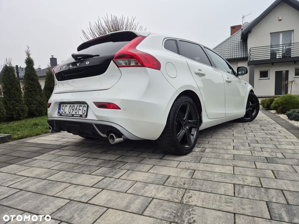 Volvo V40 D2 R Design - 17