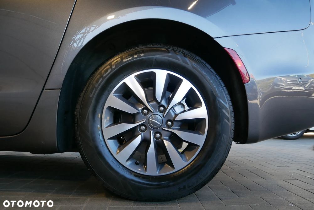 Chrysler Pacifica - 32