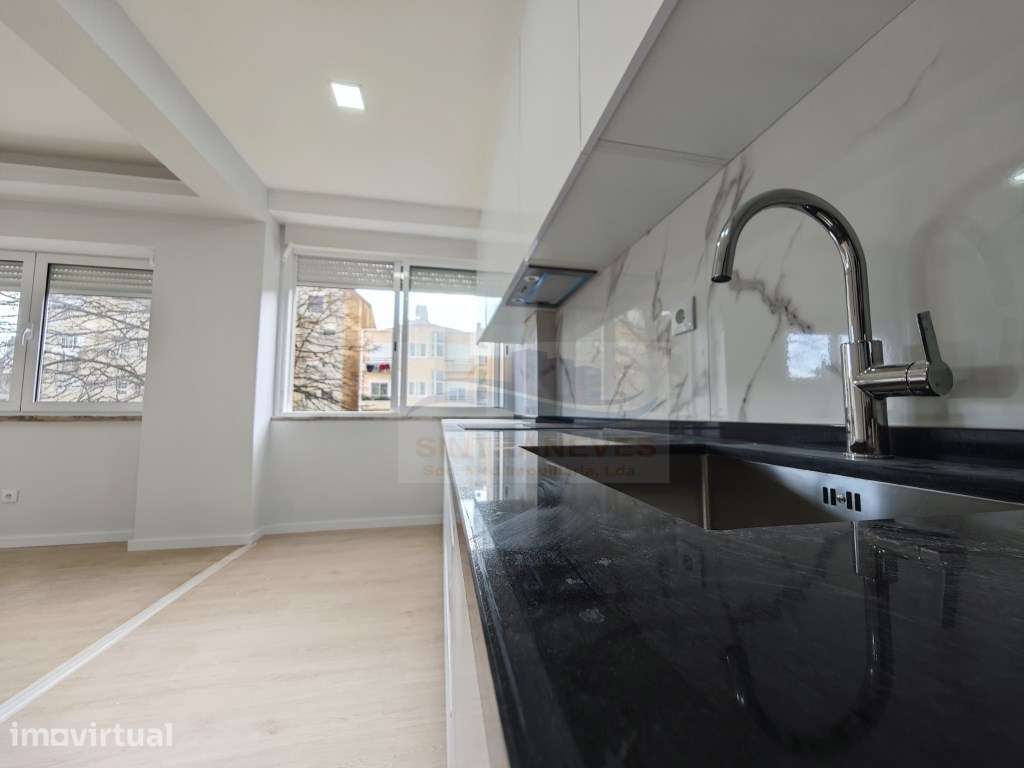 T2 Totalmente Remodelado na Amadora | Cozinha Equipada | Garantia d... - Grande imagem: 5/9