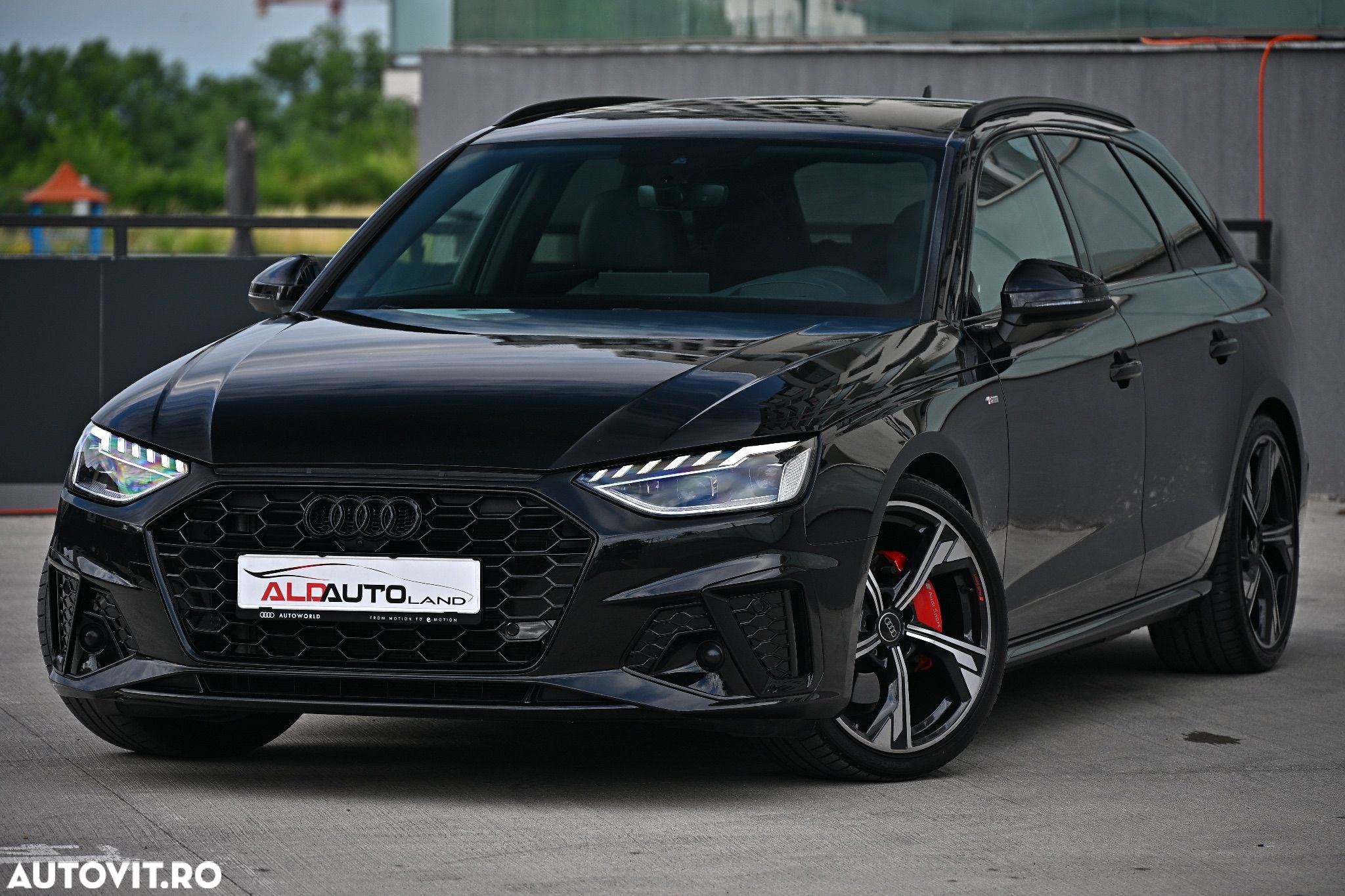 Audi A4 Avant 40 TDI S tronic S line - 1
