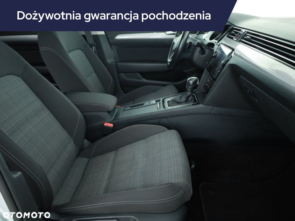 Volkswagen Passat - 9