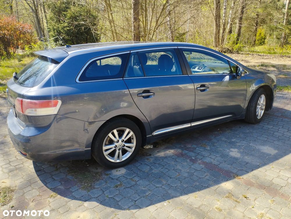 Toyota Avensis 1.8 Luna - 8