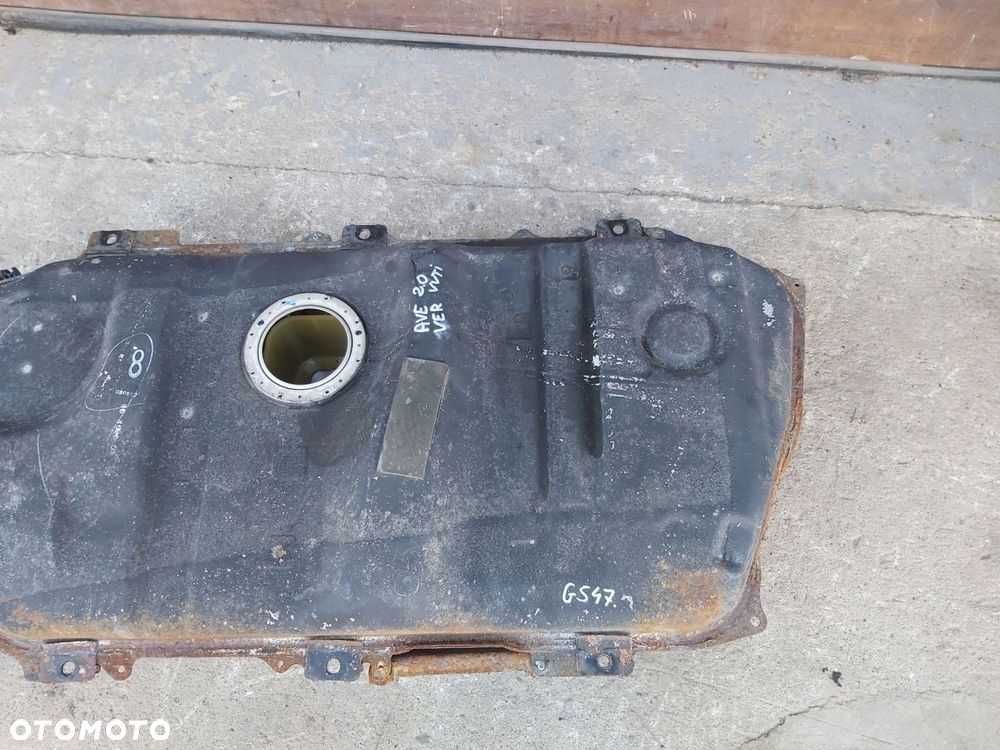 Avensis Verso 01-06r zbiornik bak paliwa 2,0 vvti - 3