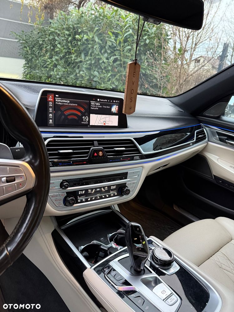 BMW Seria 7 750i xDrive sport - 22