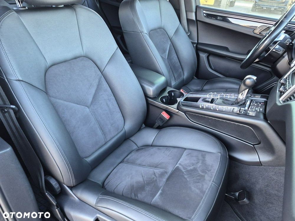 Porsche Macan - 24