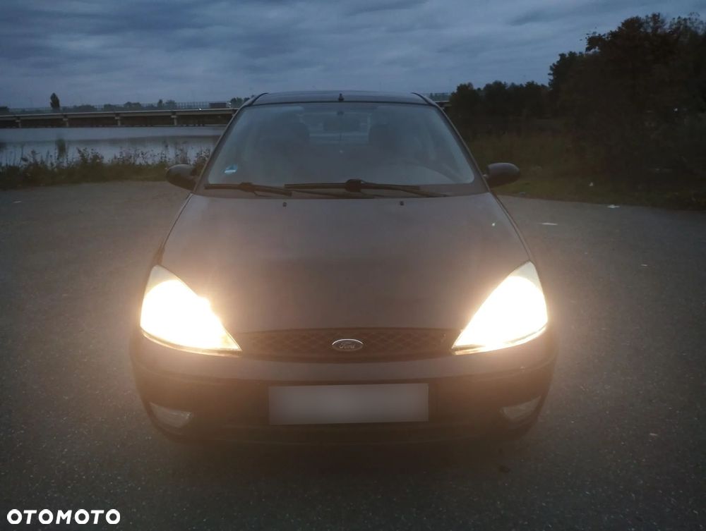 Ford Focus 1.6 16V Trend - 28