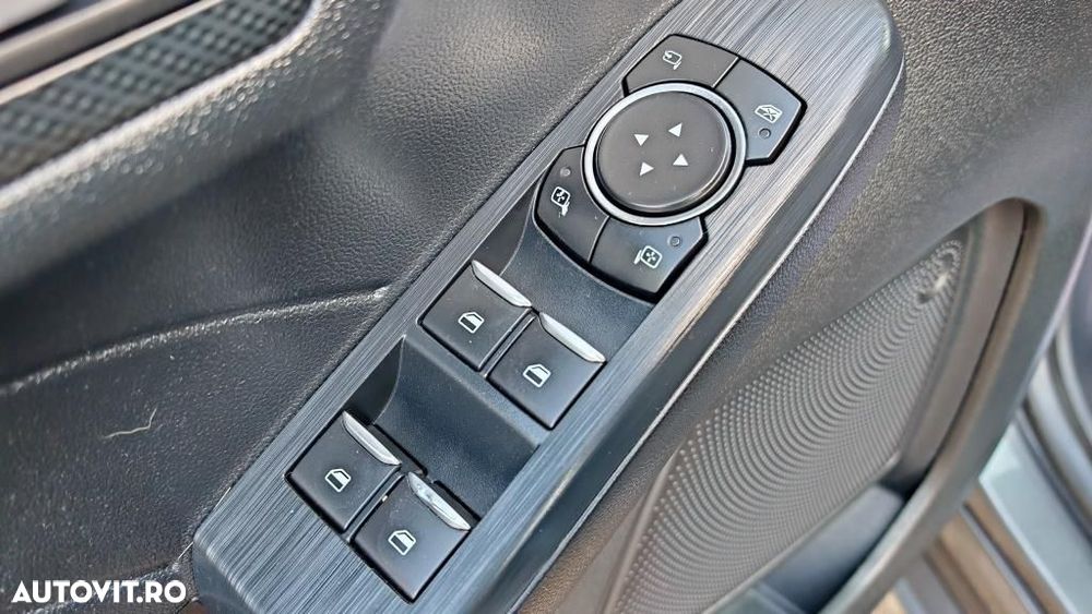 Ford Kuga - 27