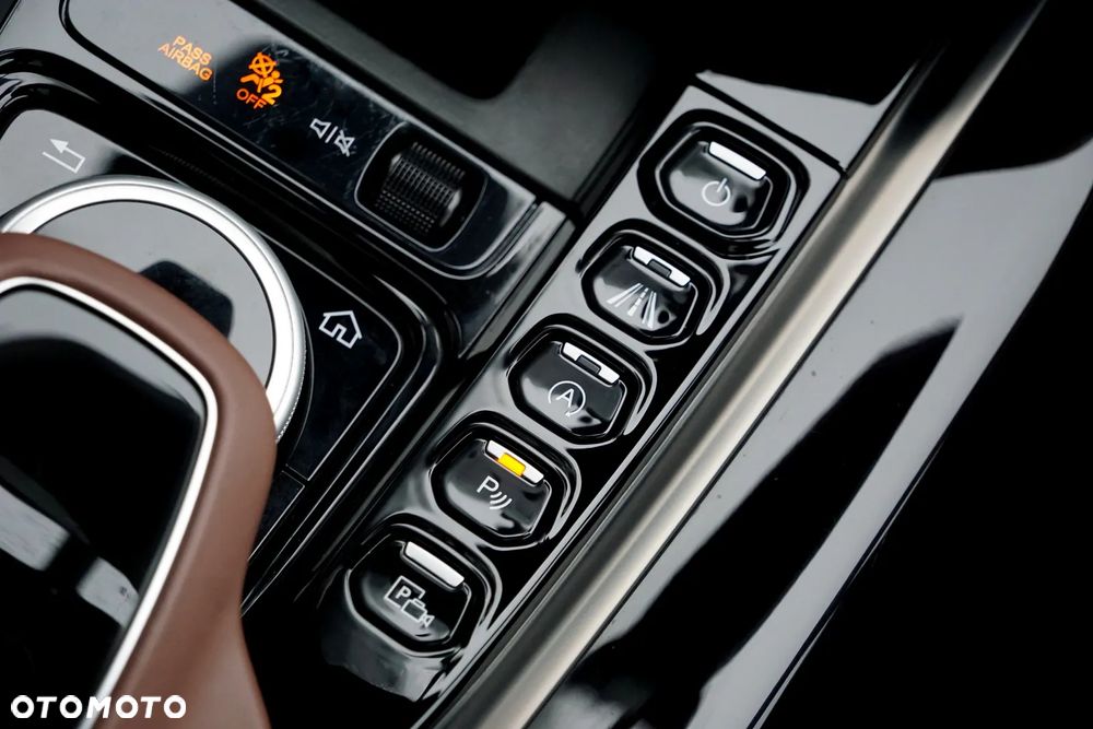 Aston Martin DBX - 39