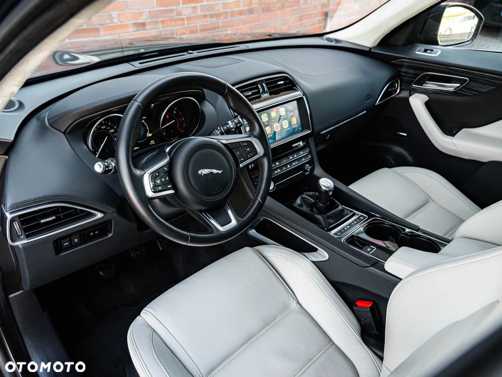 Jaguar F-Pace 20d Prestige - 22
