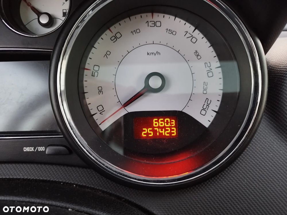 Peugeot 308 1.6 HDi Premium - 15