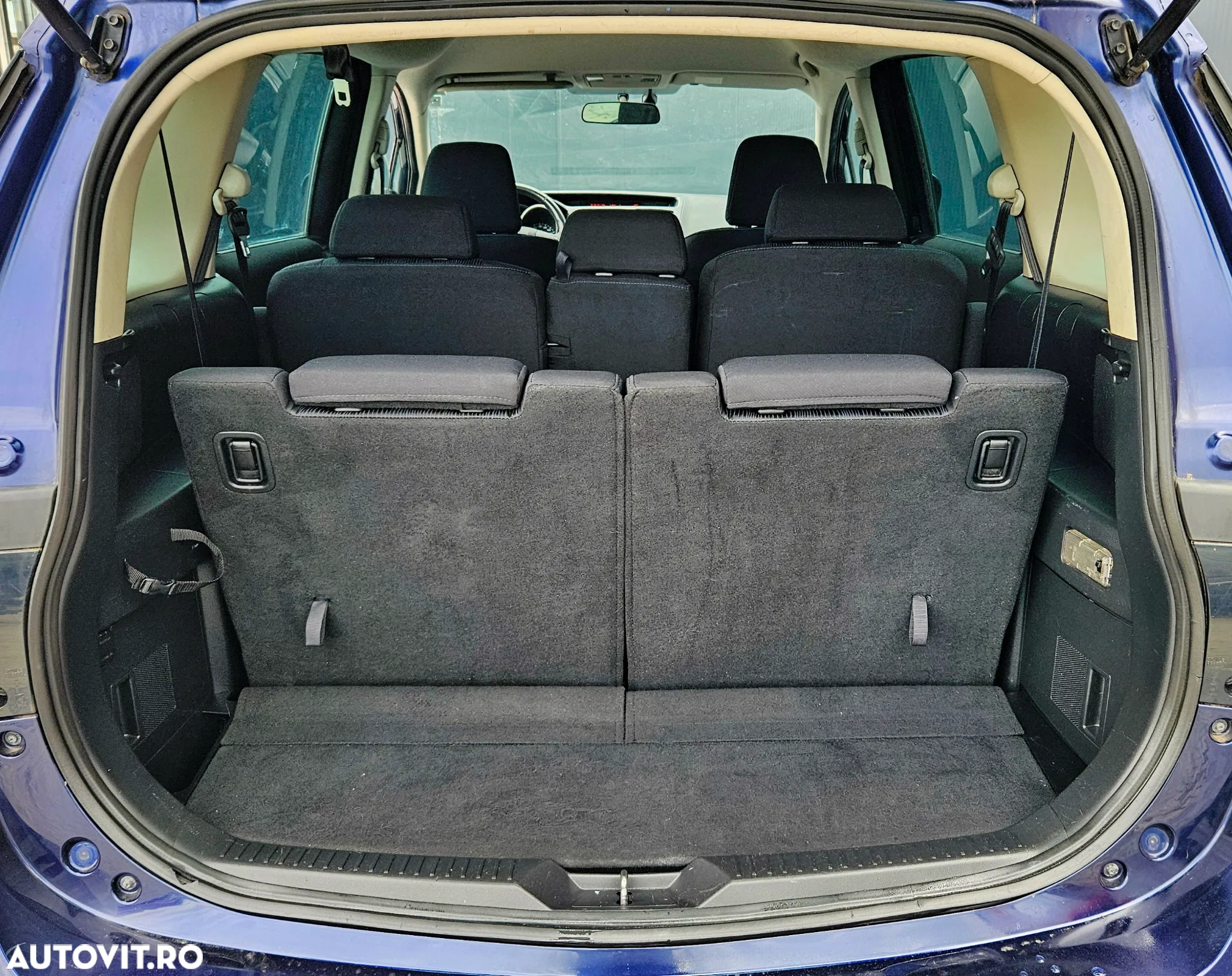 Mazda 5 - 13