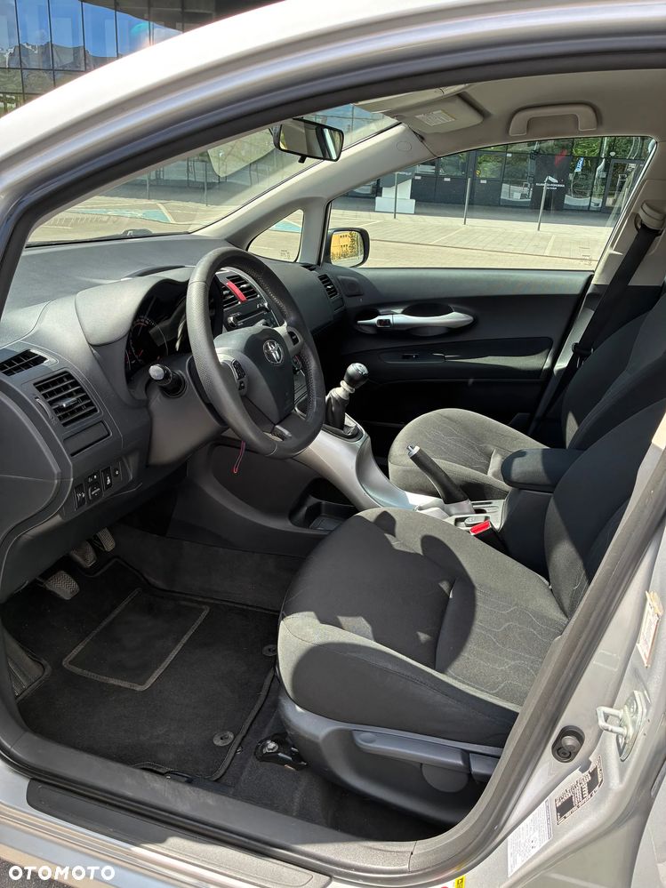 Toyota Auris 1.4 D-4D Luna - 11
