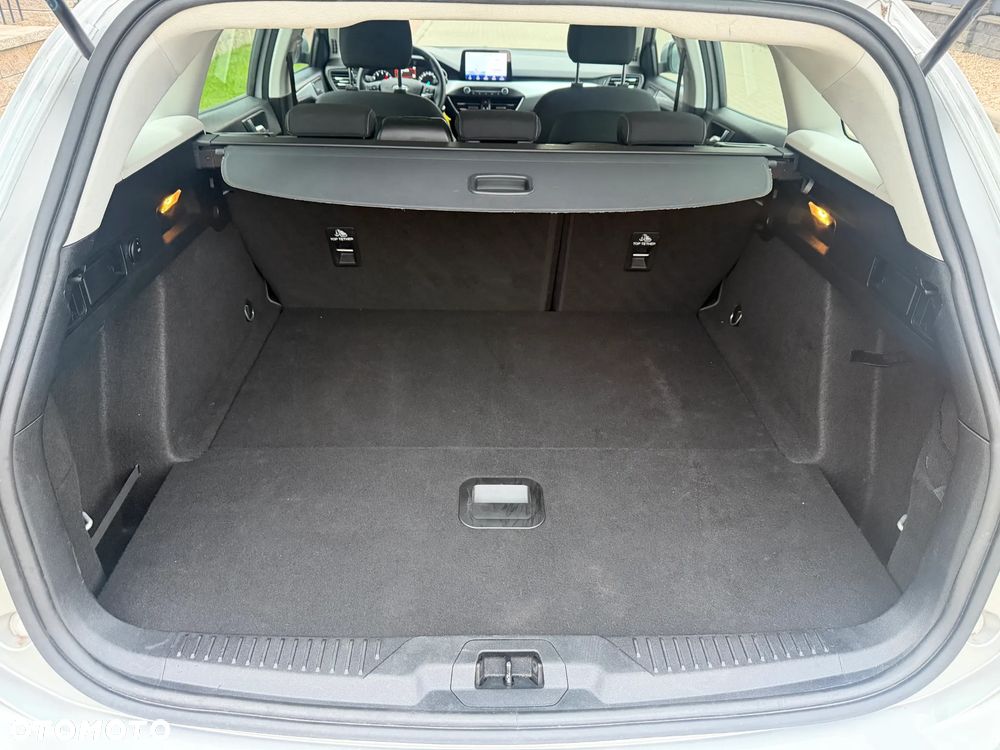 Ford Focus 1.0 EcoBoost Hybrid COOL&CONNECT DESIGN - 28