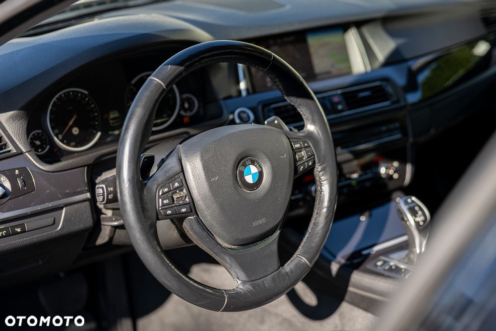 BMW Seria 5 525d - 15